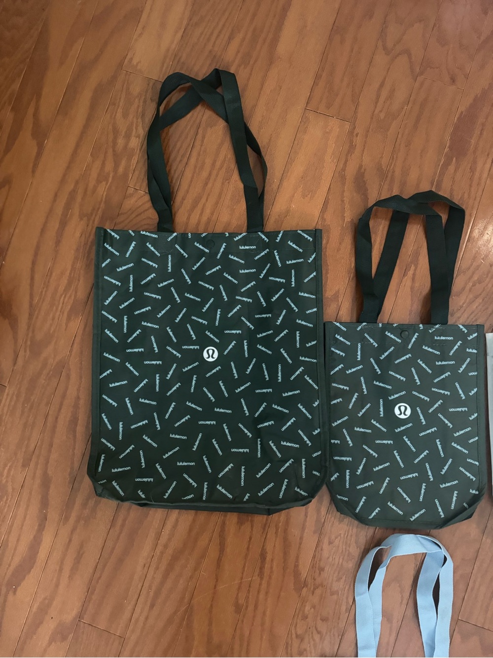Lululemon Reusable Shopping Tote Bag Lot of 5 Snap Closure Mixed Sizes - Picture 3 of 6